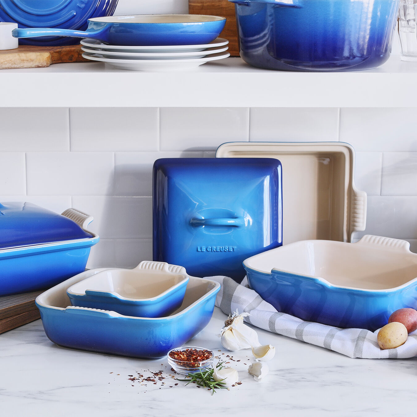 Small 18 oz Oyster & Medium Le Creuset Stoneware Heritage Set of 2 Square Dishes 2 qt. Small 18 oz Oyster & Medium Le Creuset Stoneware Heritage Set of 2 Square Dishes 2 qt.